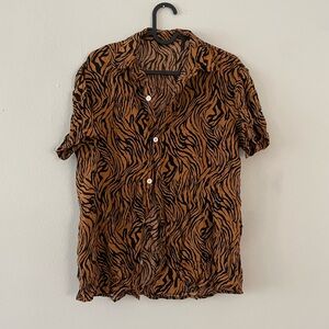 Tiger shirt sleeve shirt